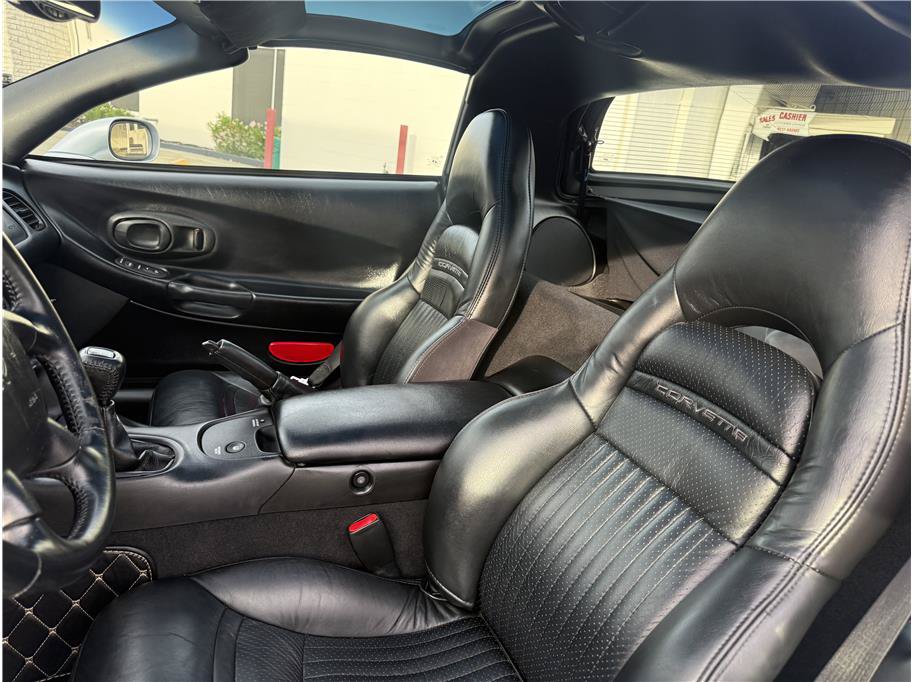 Used 2002 Chevrolet Corvette Coupe RWD image 14