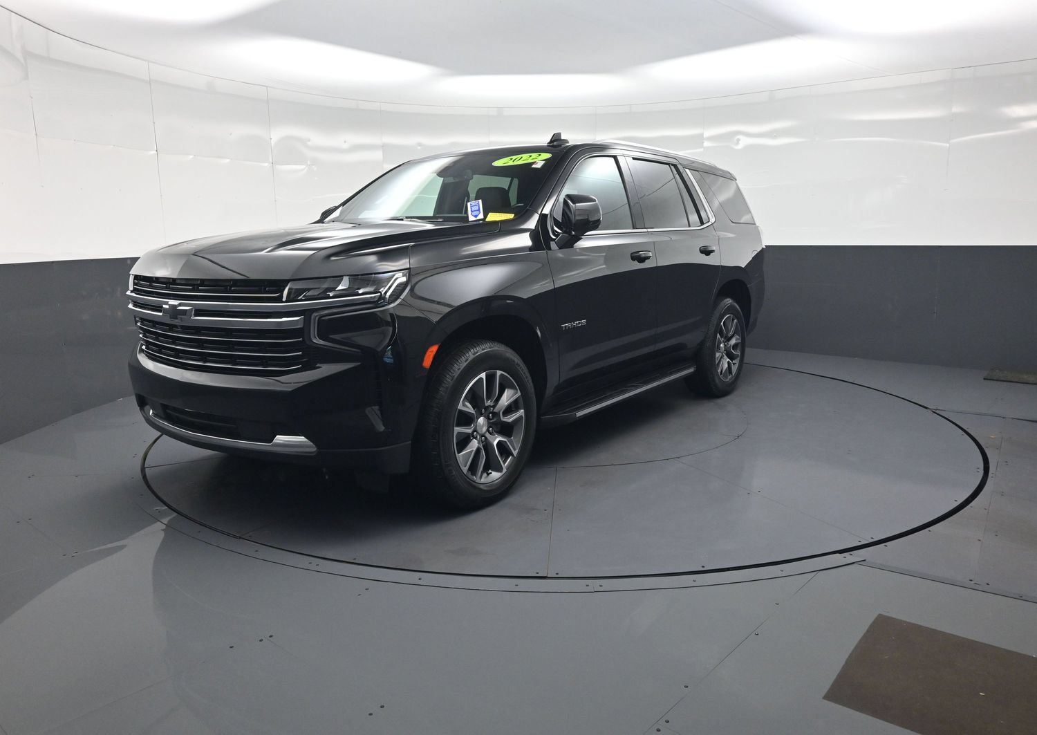 Used 2022 Chevrolet Tahoe LT w/ Luxury Package AWD/4WD image 7