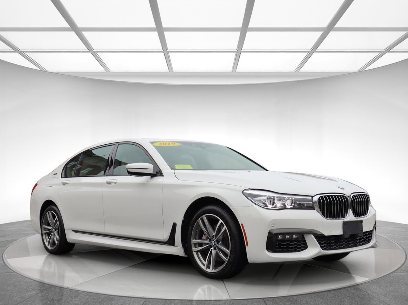 Used 2019 BMW 740e xDrive w/ Executive Package AWD/4WD image 3