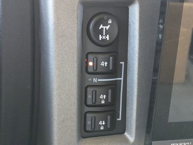 Used 2004 HUMMER H2 w/ Preferred Equipment Group image 25