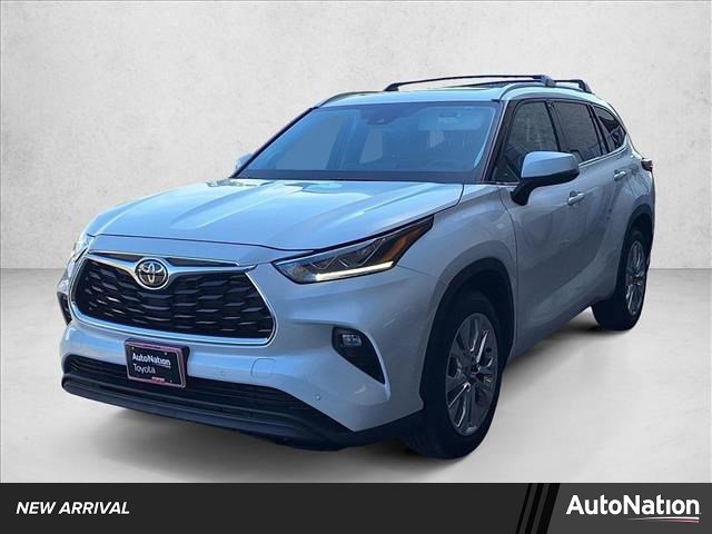 Used 2023 Toyota Highlander Limited image 1