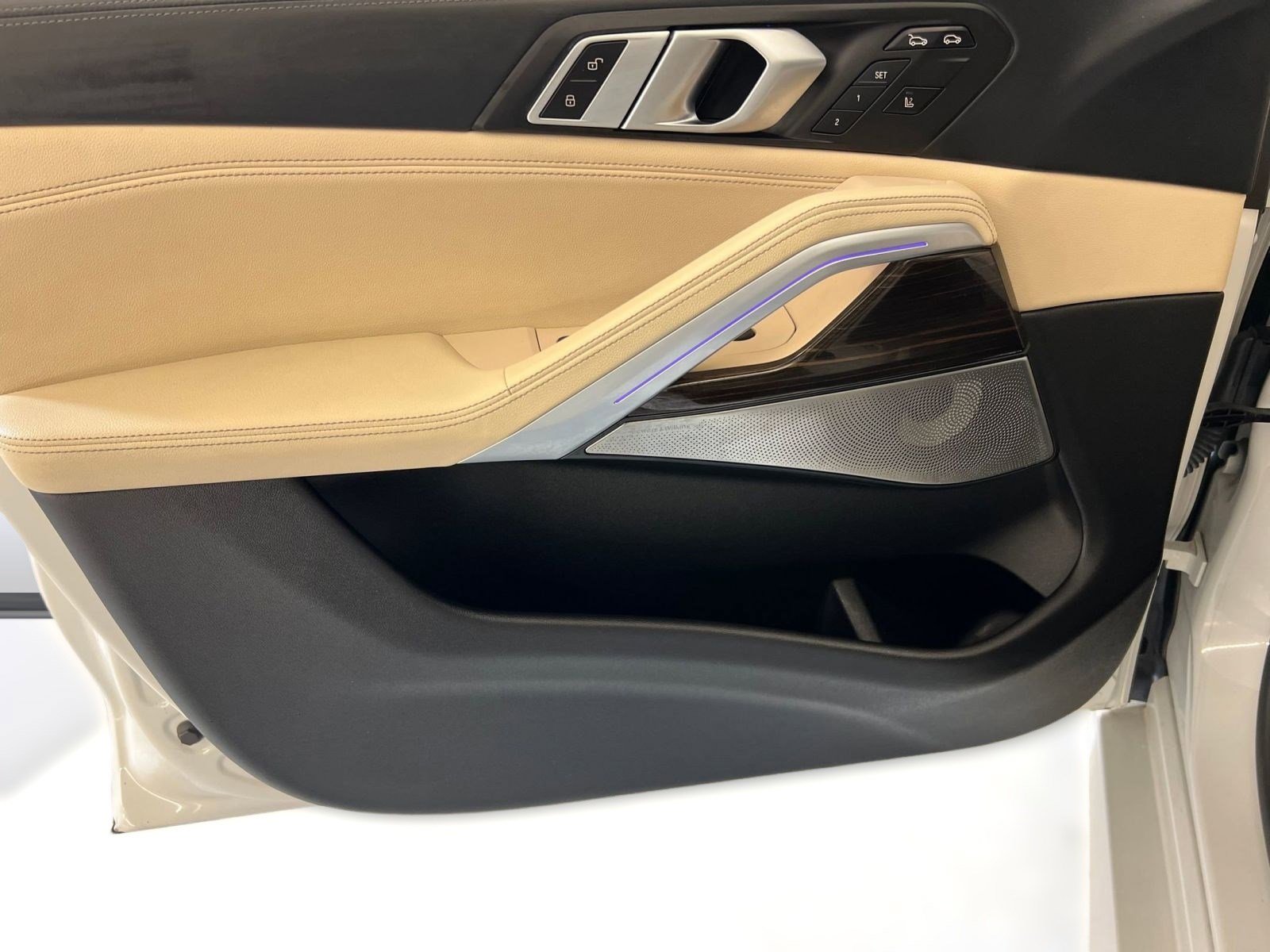 Used 2022 BMW X6 M50i w/ Executive Package image 12