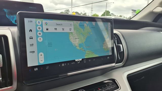 Used 2025 Ford Expedition Active image 31