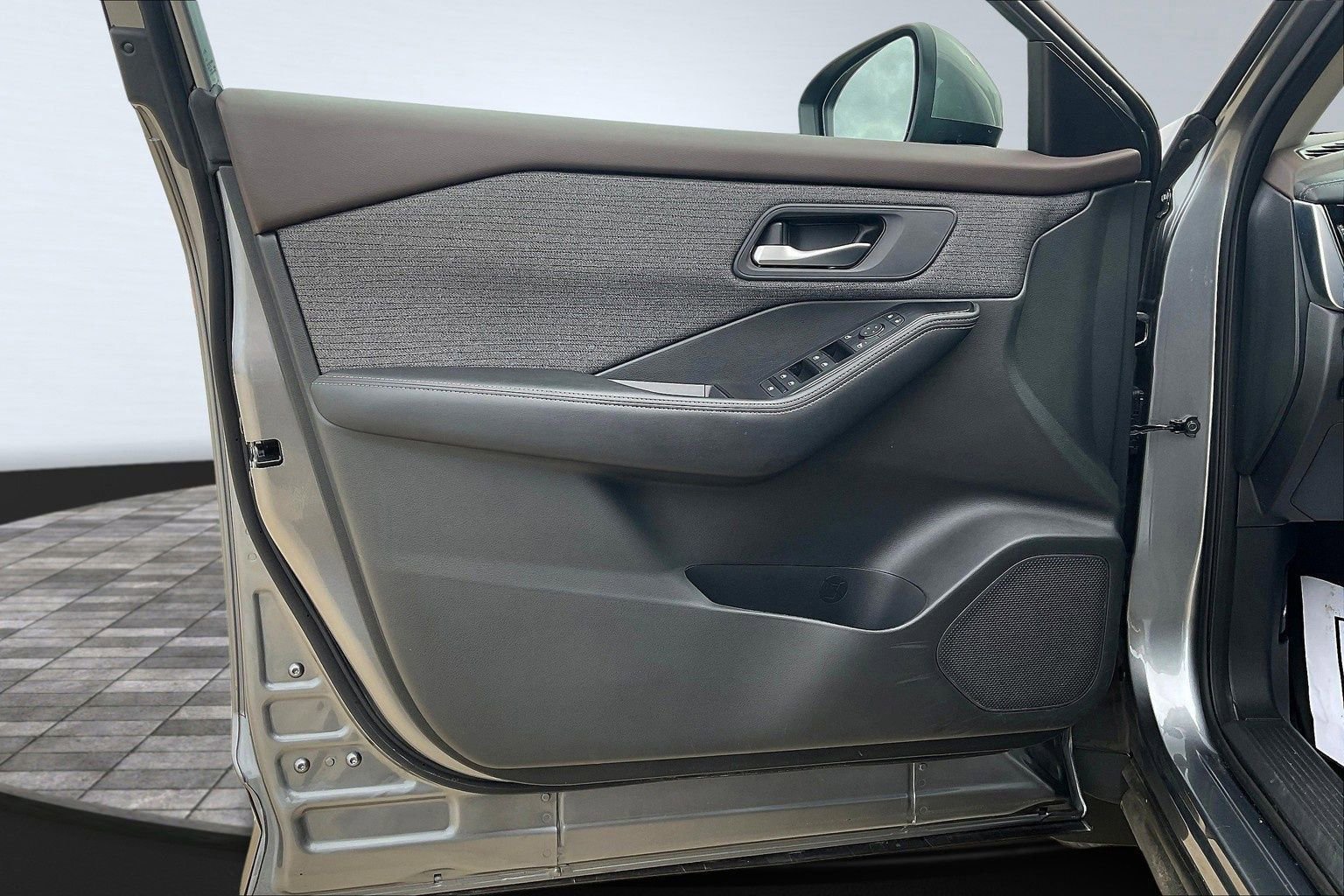 Certified 2023 Nissan Rogue SV image 29