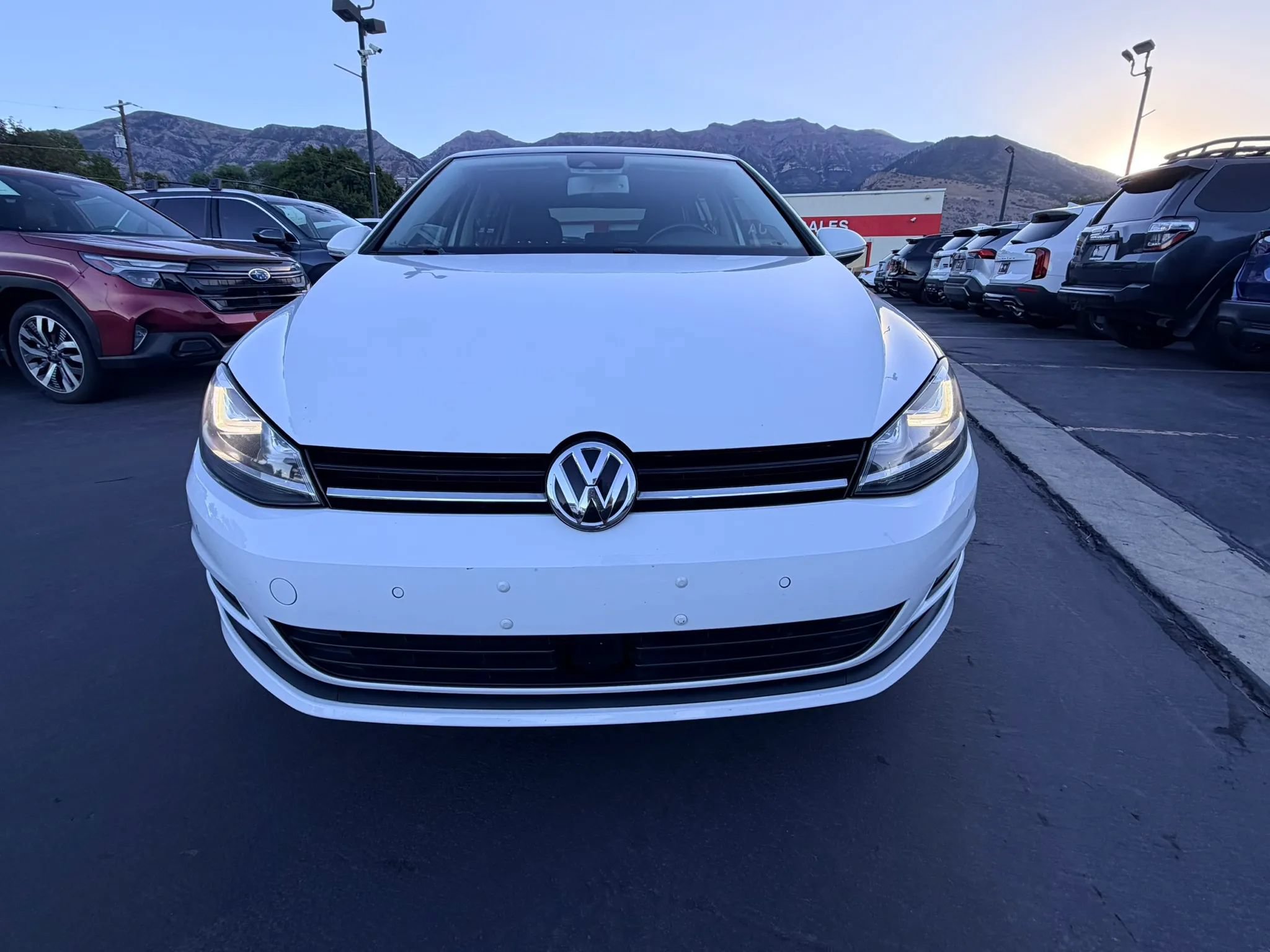 Used 2016 Volkswagen Golf SE w/ Lighting Package FWD image 9