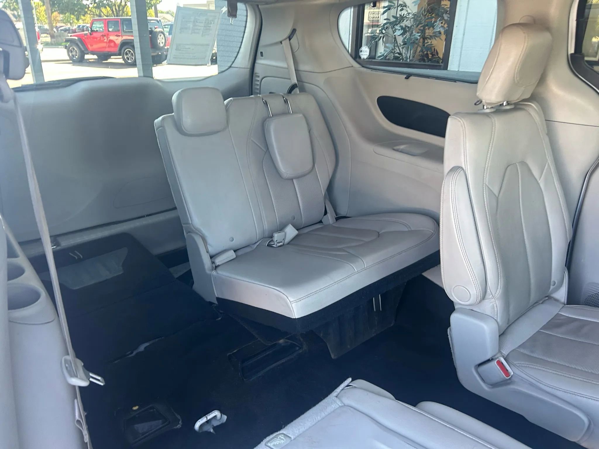 Used 2021 Chrysler Pacifica Touring-L image 27