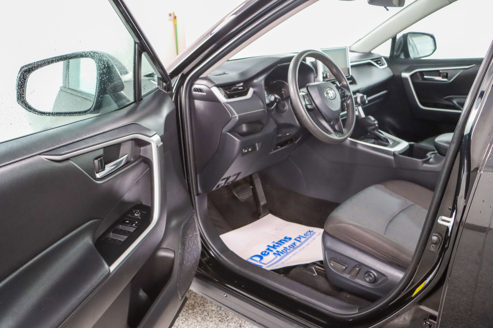 Used 2024 Toyota RAV4 XLE FWD image 3