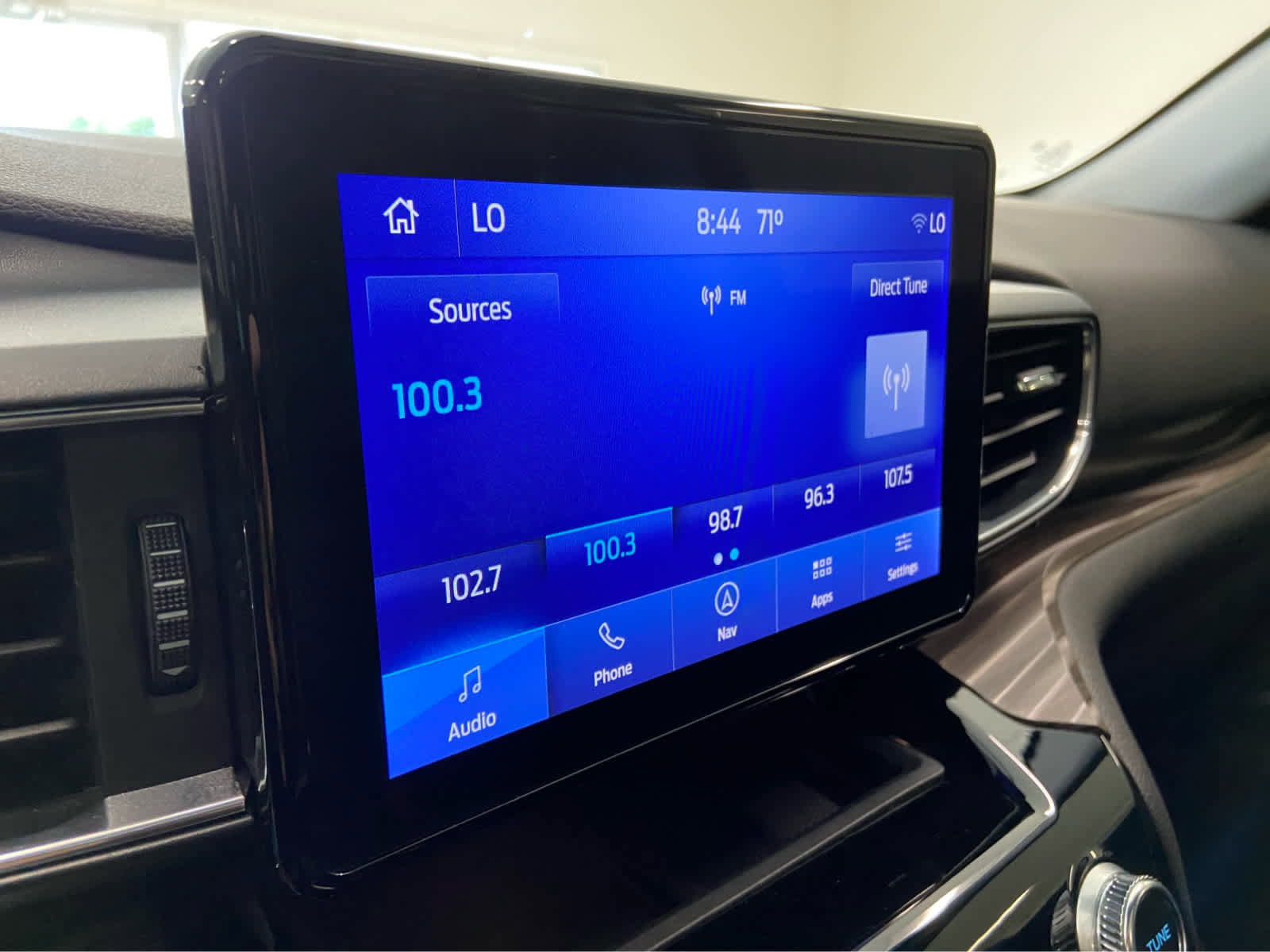 Used 2022 Ford Explorer Limited w/ Equipment Group 301A AWD/4WD image 30