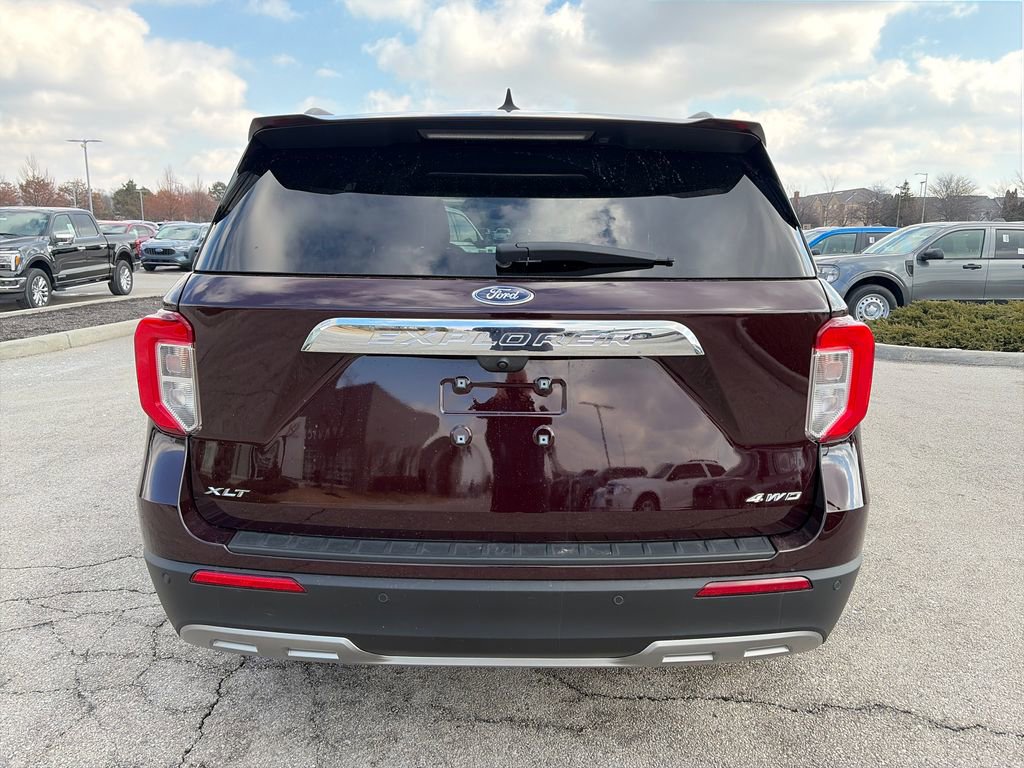 Used 2023 Ford Explorer XLT w/ Equipment Group 202A image 6