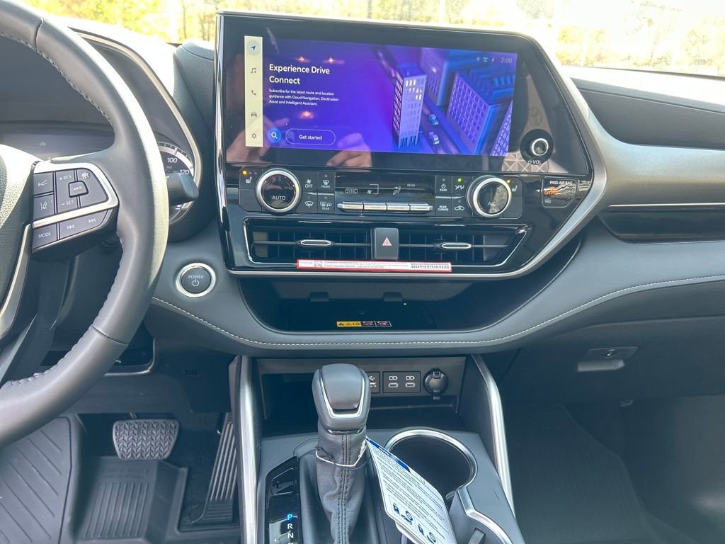 New 2025 Toyota Highlander XLE image 25