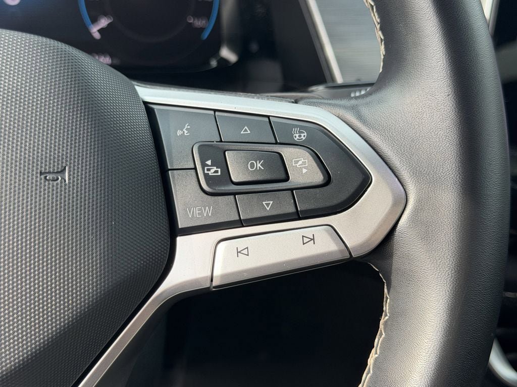 Used 2024 Volkswagen Atlas Cross Sport SE FWD image 23