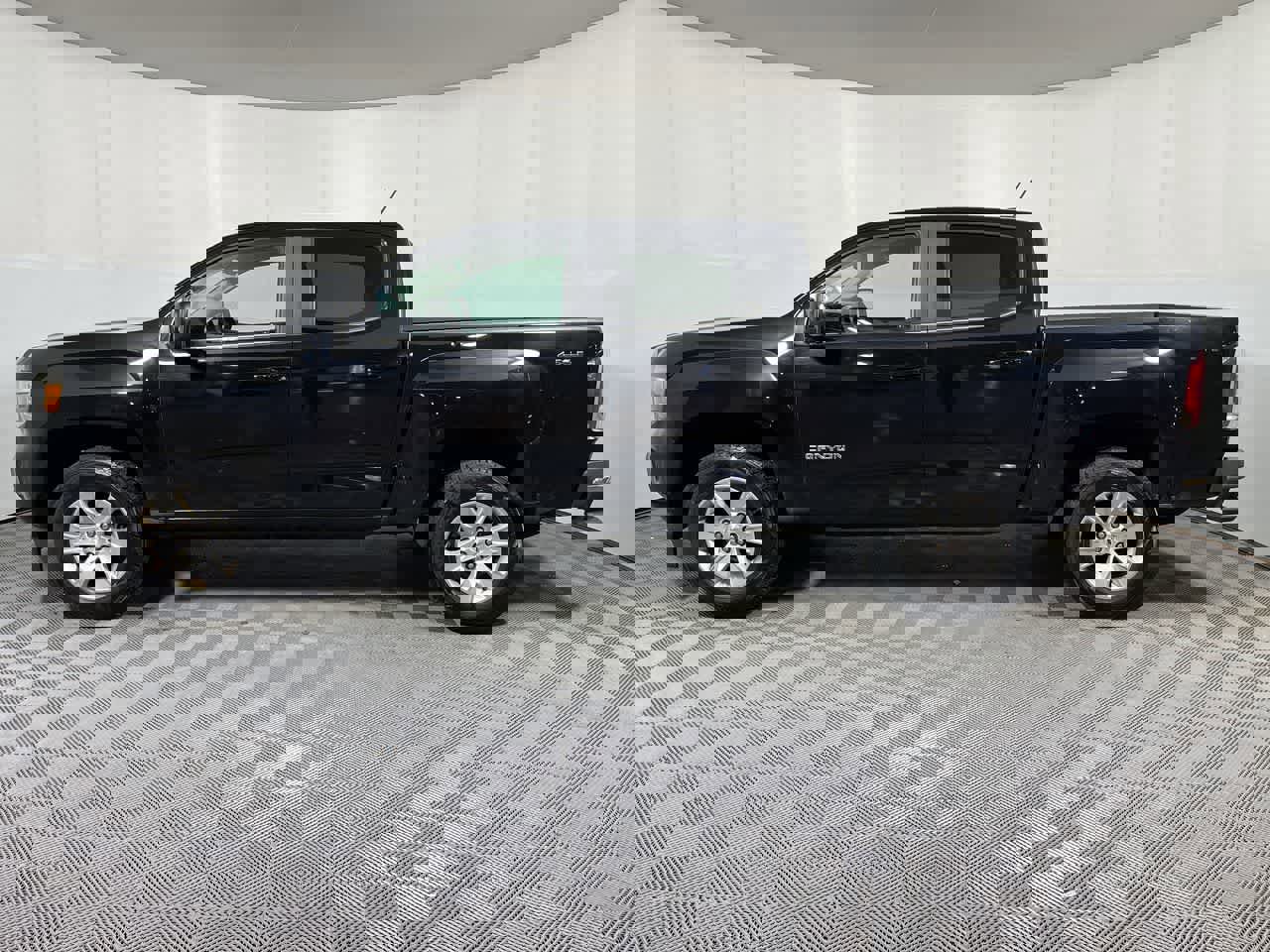 Used 2016 GMC Canyon SLE w/ SLE Convenience Package image 5