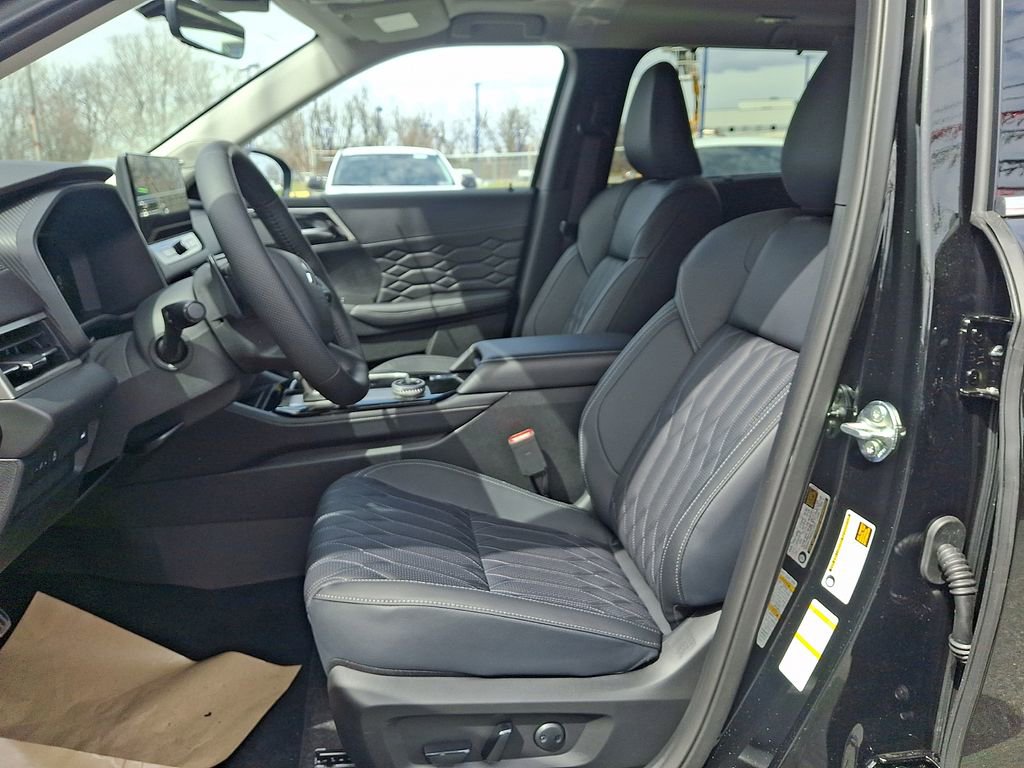 New 2026 Mitsubishi Outlander SEL image 7