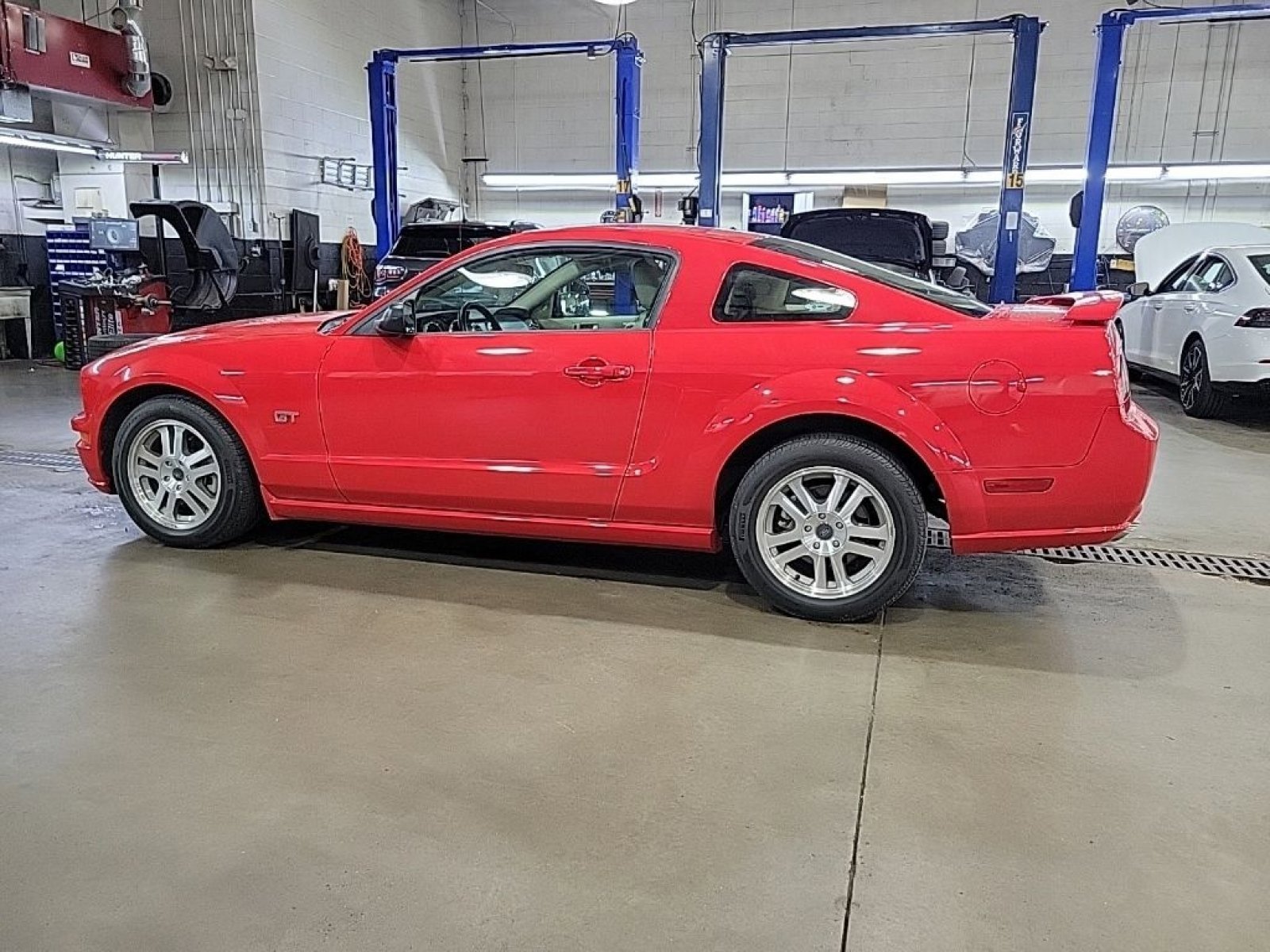 Used 2005 Ford Mustang GT image 10