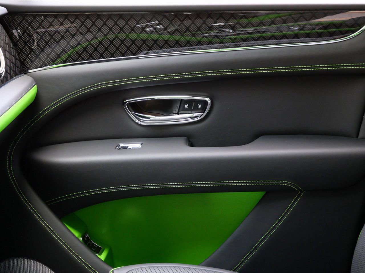 Used 2025 Bentley Bentayga AWD/4WD image 17