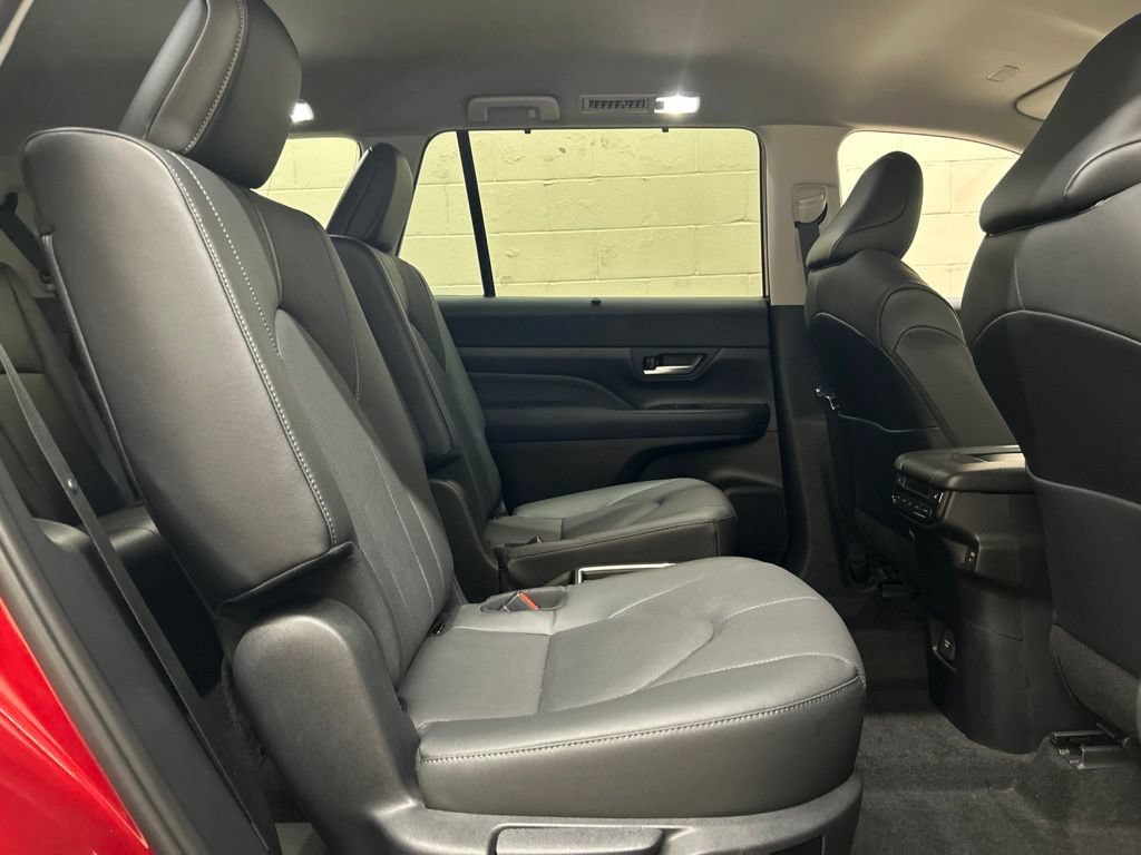 Used 2026 Toyota Grand Highlander AWD image 11