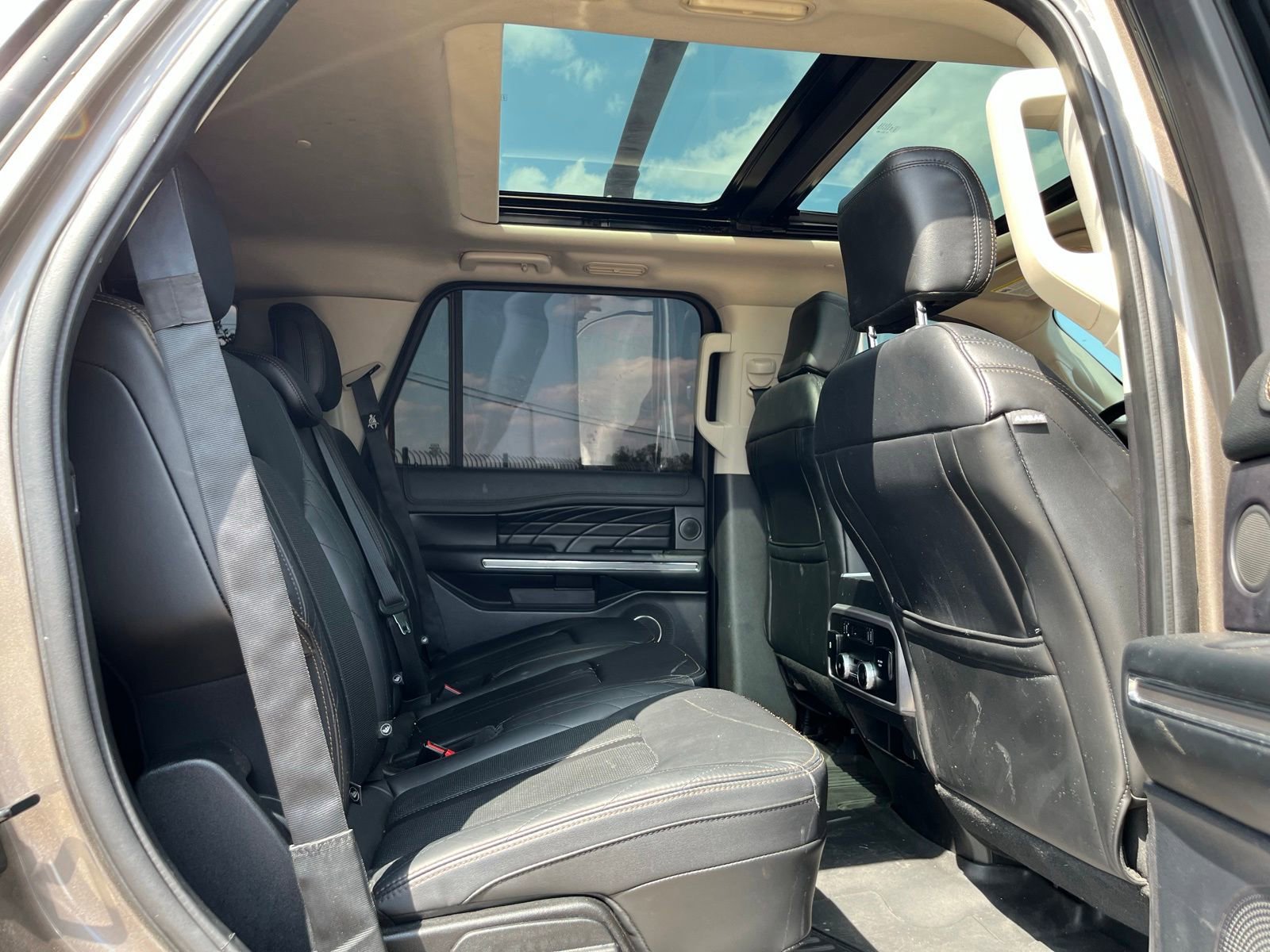 Used 2019 Ford Expedition Platinum RWD image 11