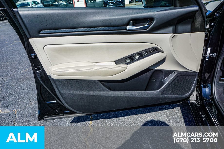 Used 2025 Nissan Altima 2.5 SV FWD image 43