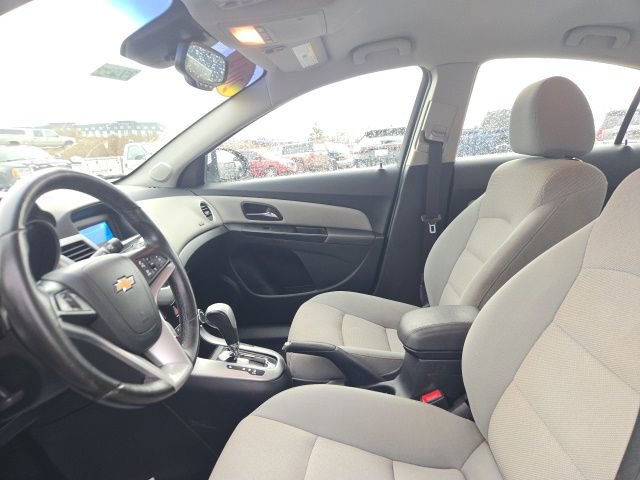 Used 2014 Chevrolet Cruze LT image 12