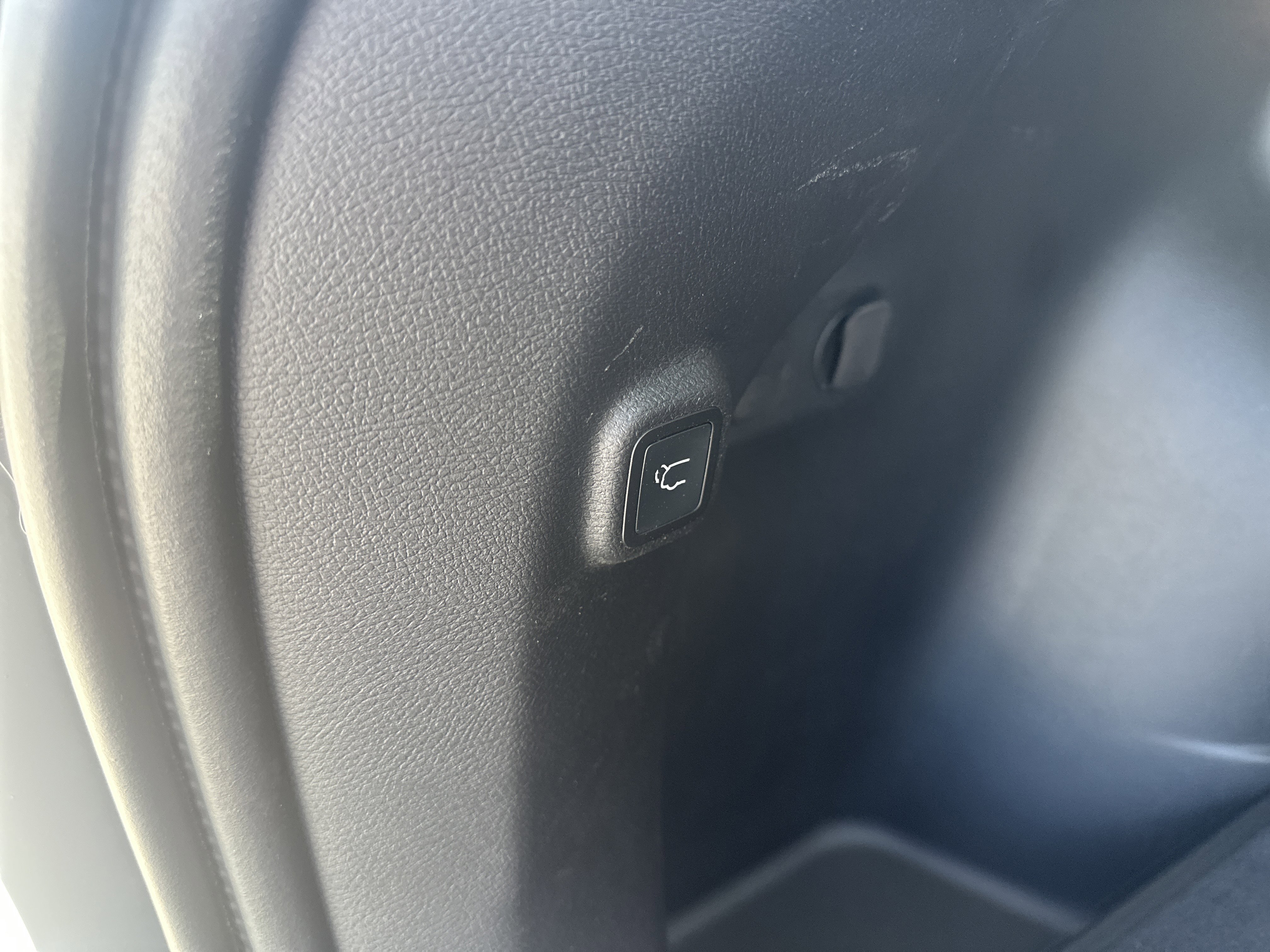 Used 2021 Jeep Cherokee Latitude Lux w/ Comfort/Convenience Group AWD/4WD image 24