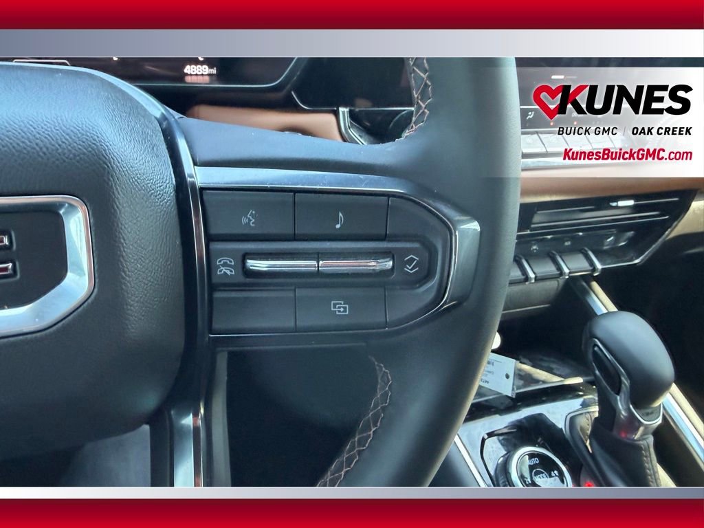 Used 2025 GMC Canyon AT4 image 12