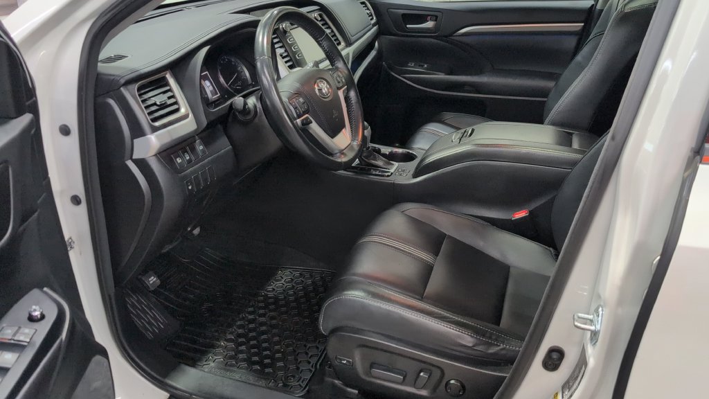 Used 2017 Toyota Highlander SE AWD/4WD image 8