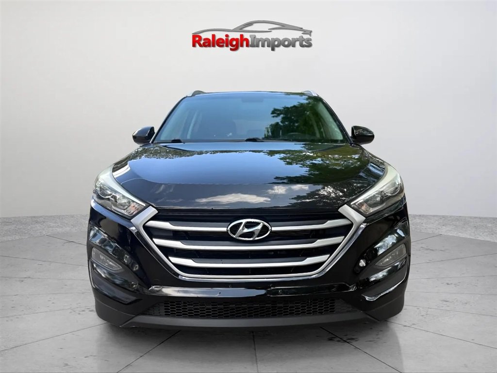 Used 2017 Hyundai Tucson SE AWD/4WD image 3