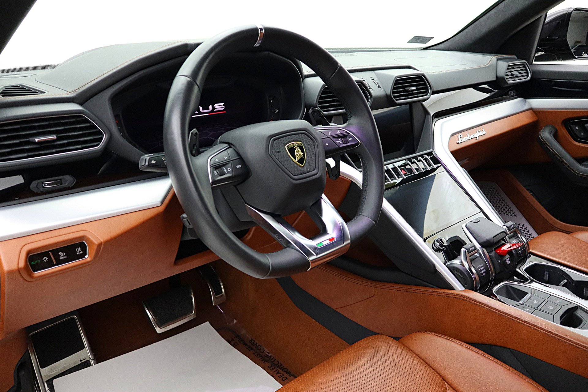 Used 2019 Lamborghini Urus AWD/4WD image 29