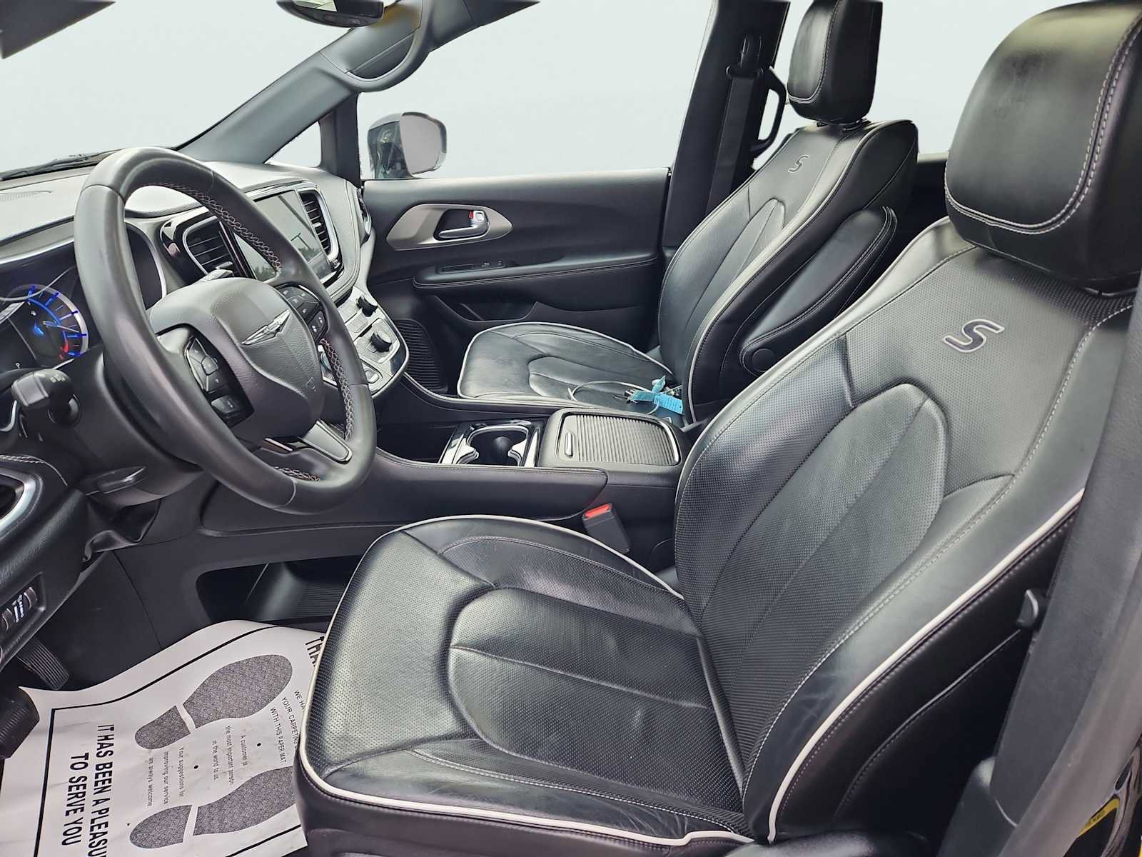 Used 2024 Chrysler Pacifica Premium image 35