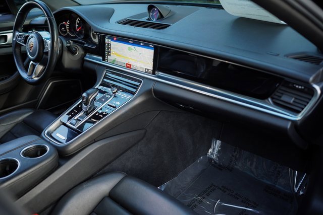 Used 2018 Porsche Panamera 4 image 21