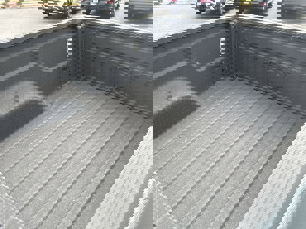 Used 2024 Jeep Gladiator Mojave w/ Technology Group image 31