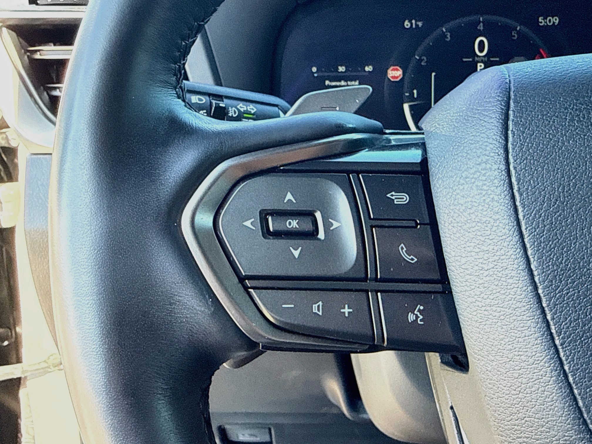 Used 2024 Lexus GX 550 w/ Accessory Package (Z1) AWD/4WD image 41