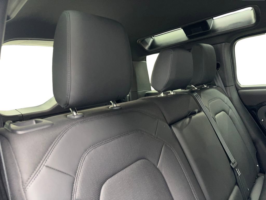 Used 2025 Land Rover Defender 110 S image 39