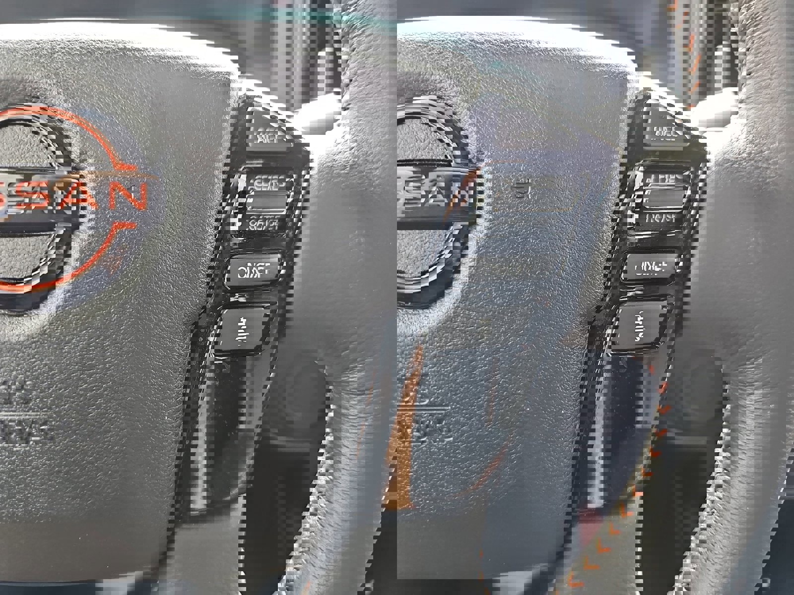 Used 2025 Nissan Frontier Pro-X w/ Pro Premium Package image 18