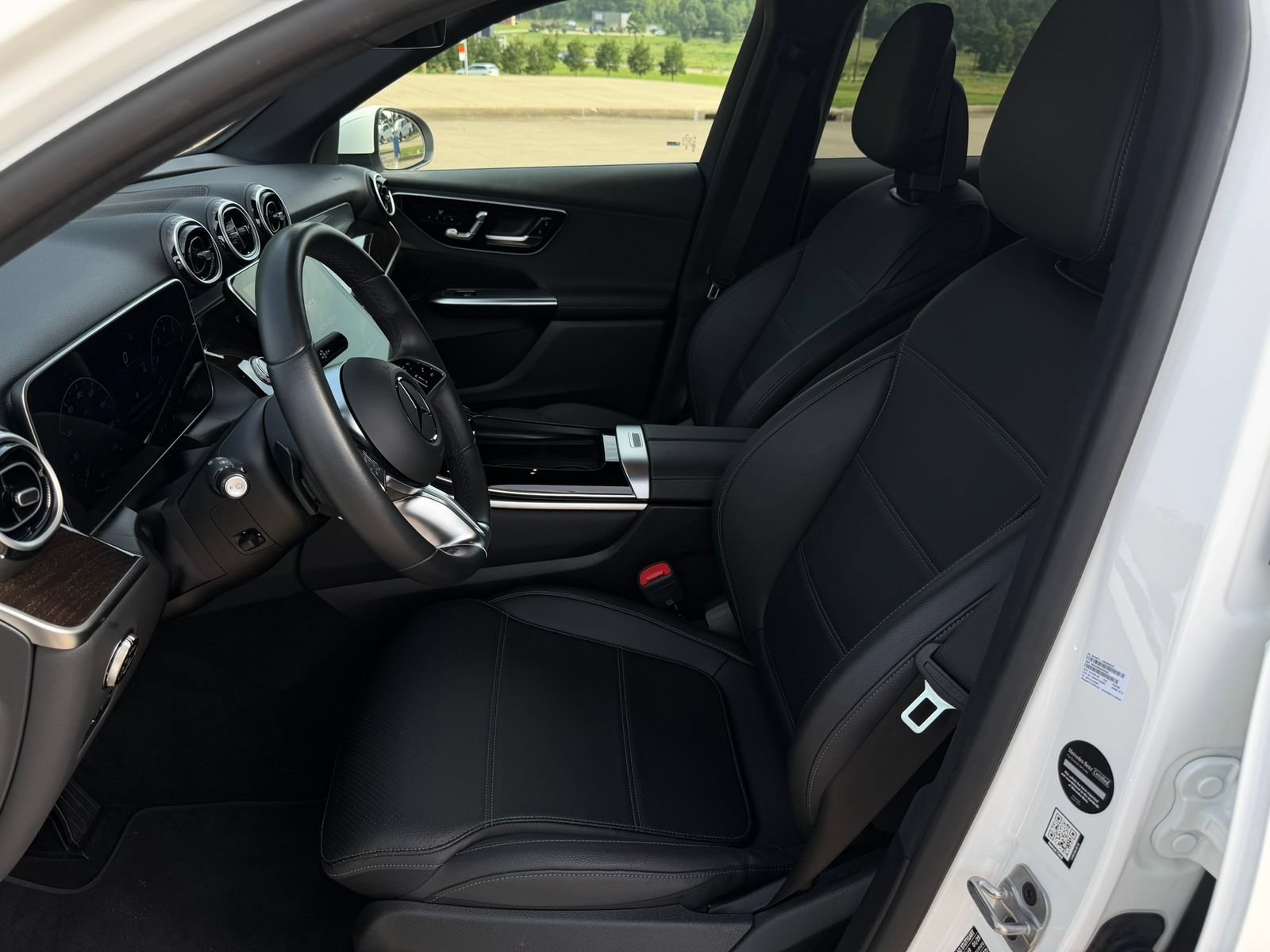 Used 2025 Mercedes-Benz GLC 300 image 10