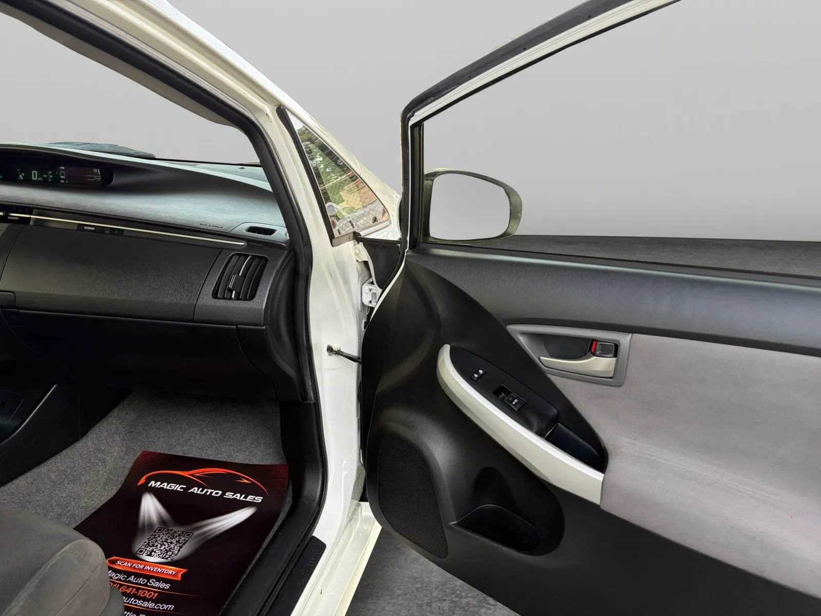 Used 2013 Toyota Prius Two FWD image 17