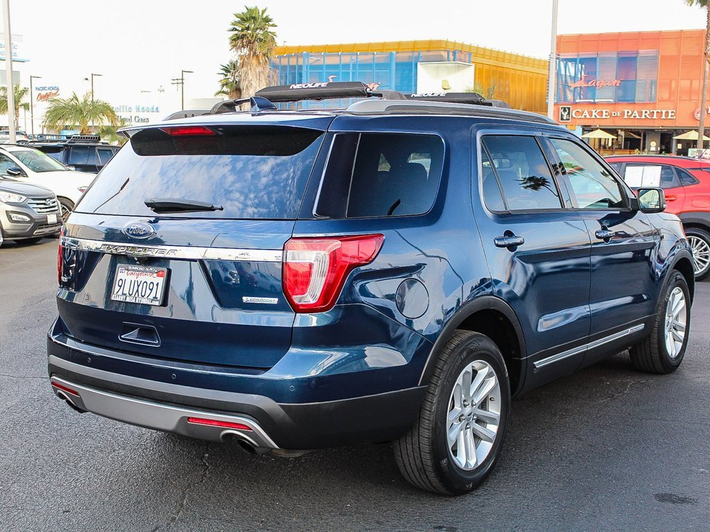 Used 2017 Ford Explorer XLT w/ Equipment Group 202A image 9