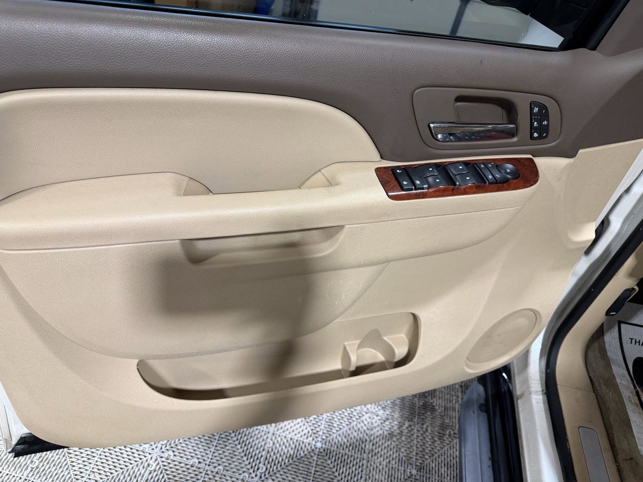 Used 2014 Chevrolet Suburban LTZ image 27