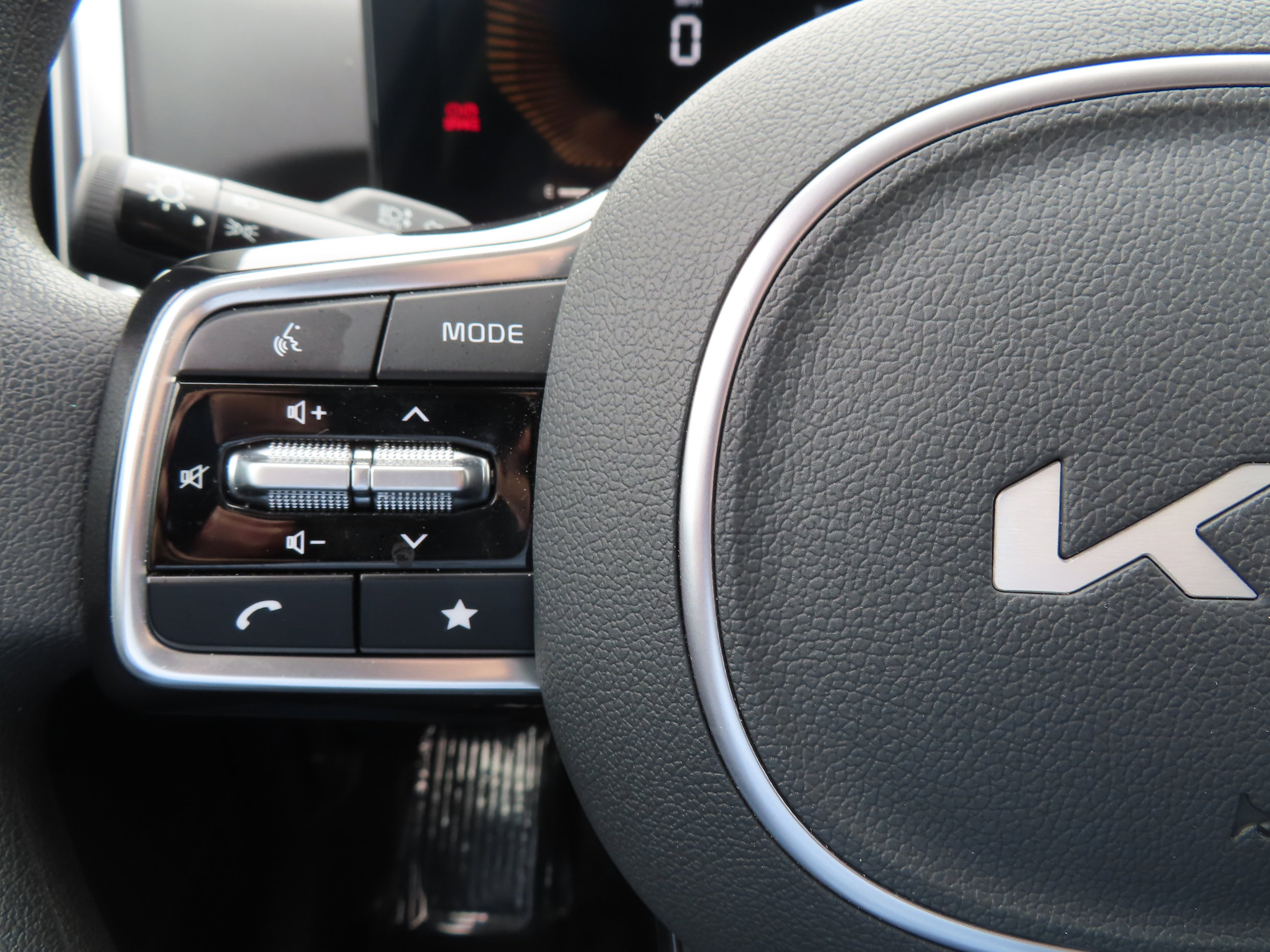 Used 2025 Kia Sorento LX image 22