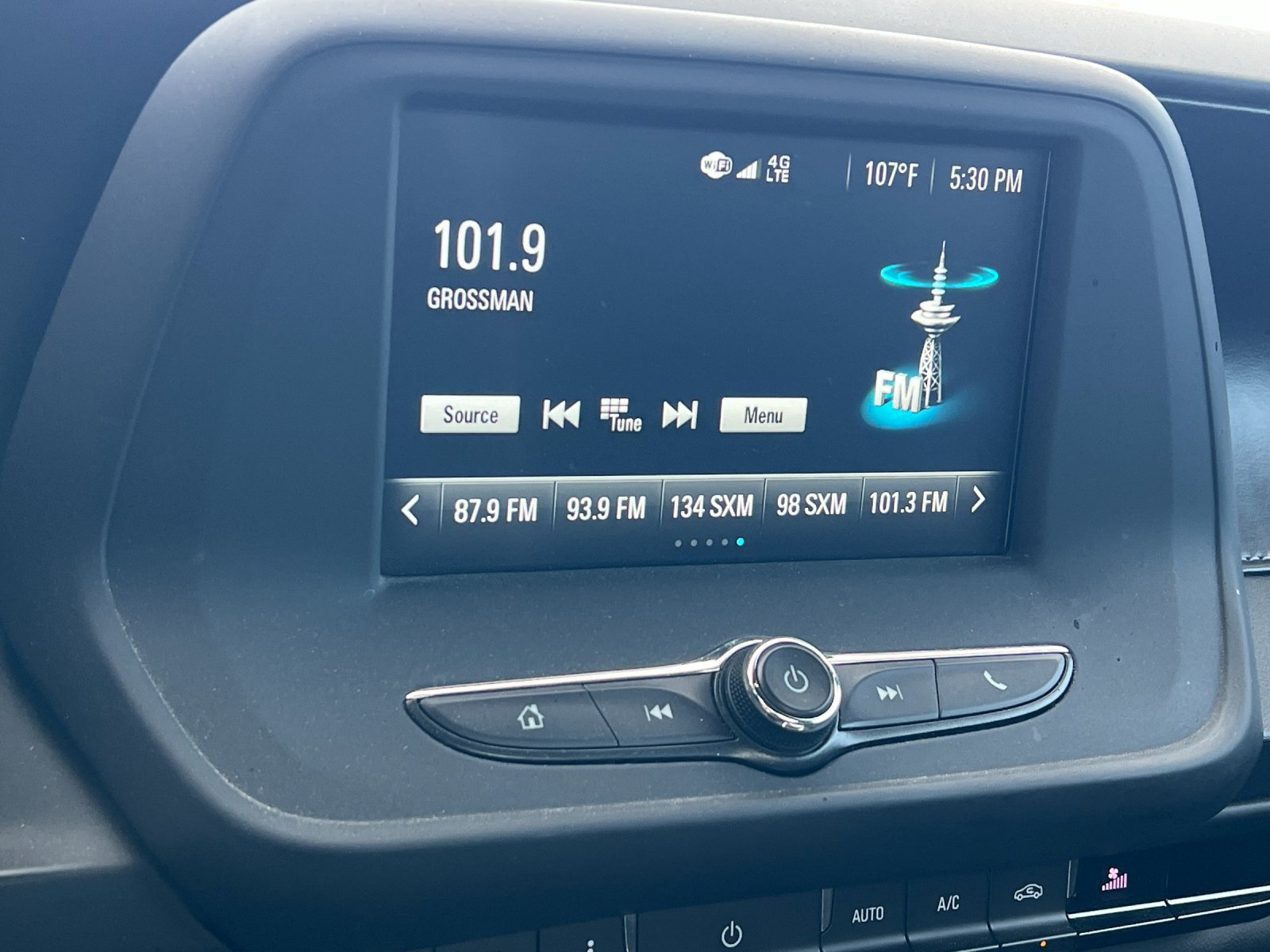 Used 2018 Chevrolet Camaro LT RWD image 17