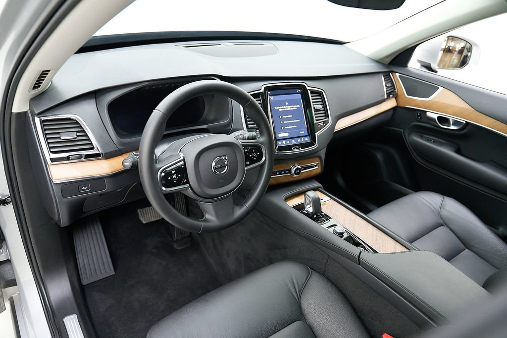 Certified 2024 Volvo XC90 B6 Plus w/ Protection Package Premier AWD/4WD image 12