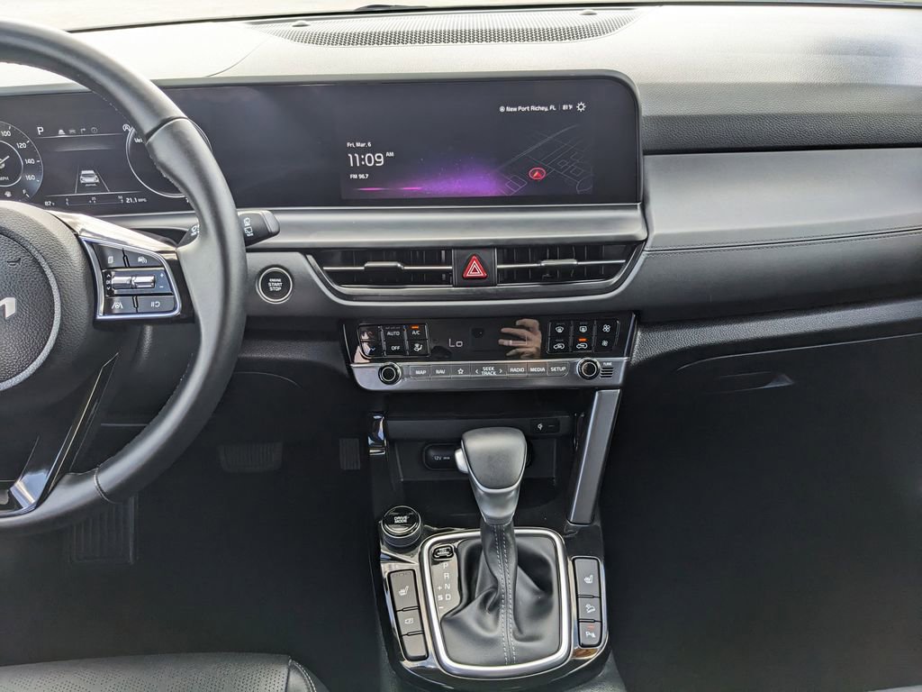 Certified 2025 Kia Seltos EX image 16