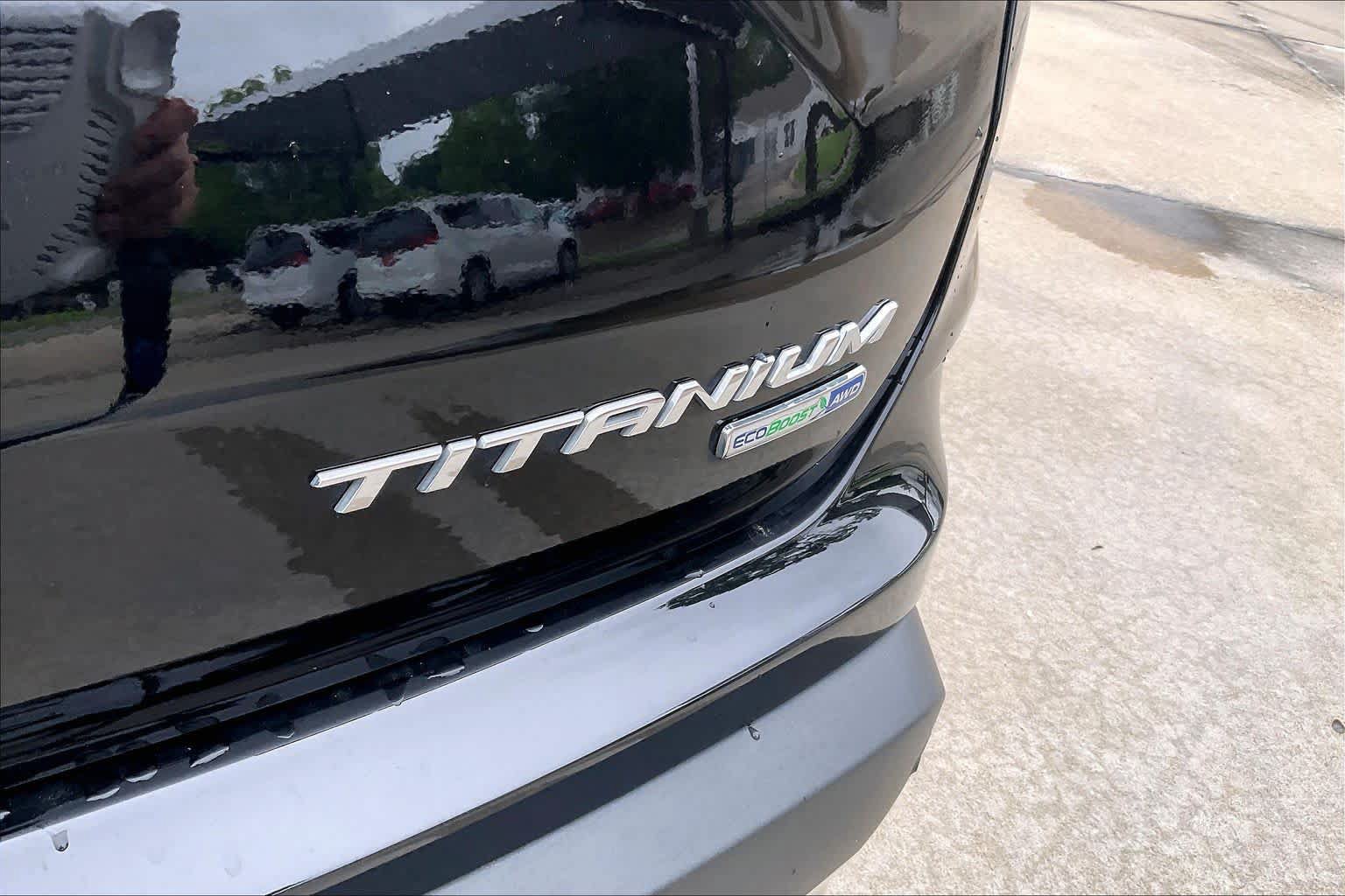 Used 2019 Ford Edge Titanium w/ Cold Weather Package AWD/4WD image 10