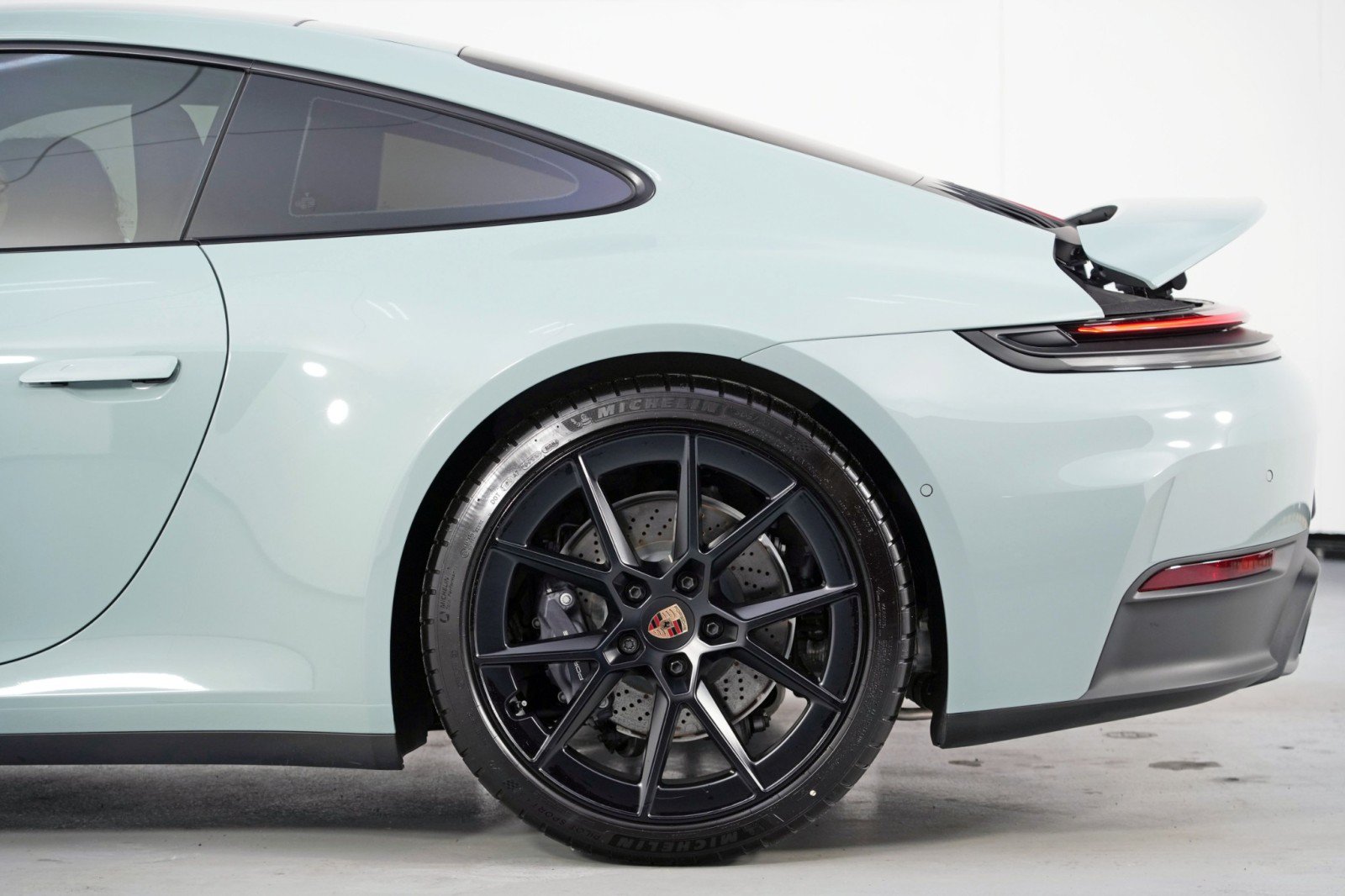 Used 2025 Porsche 911 Carrera RWD image 57