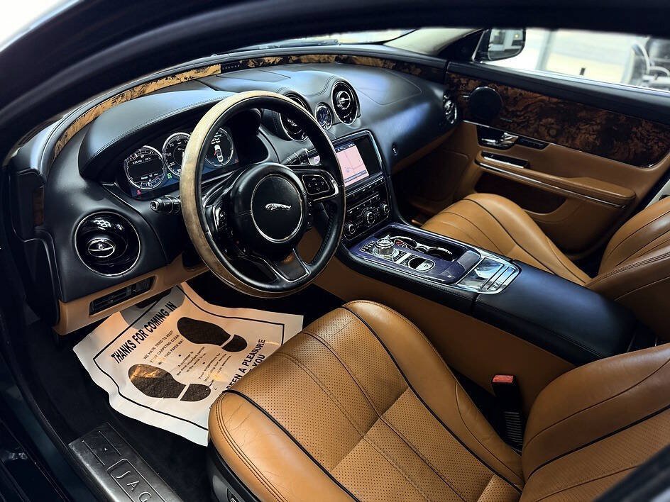 Used 2013 Jaguar XJ AWD image 3