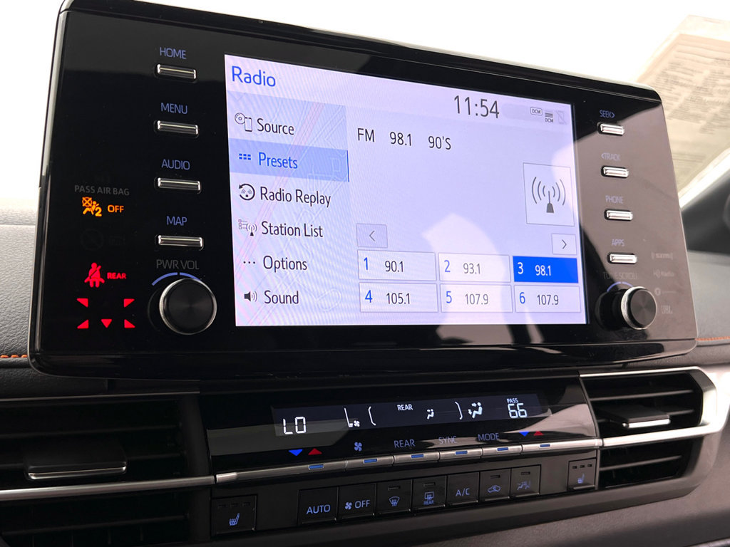 Used 2022 Toyota Sienna XSE w/ XSE Plus Package FWD image 21