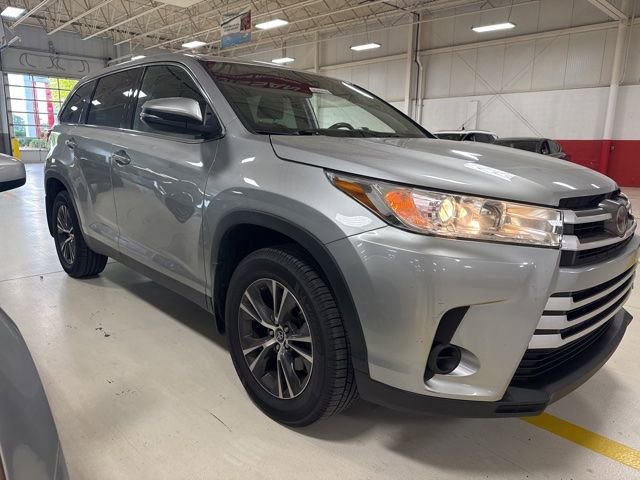 Used 2019 Toyota Highlander LE AWD/4WD image 15