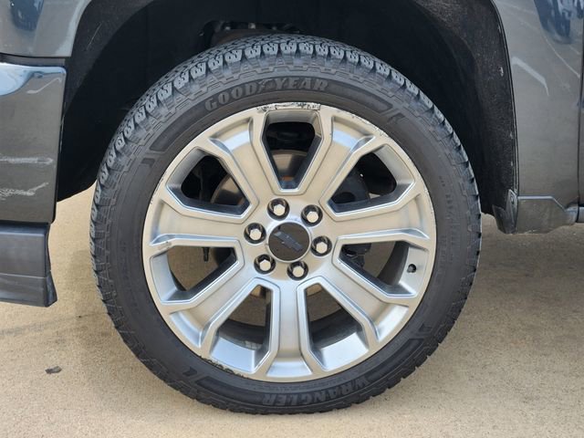 Used 2018 Chevrolet Silverado 1500 LTZ Z71 w/ LTZ Plus Package AWD/4WD image 17