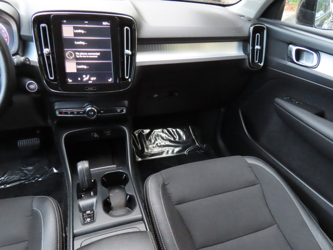 Used 2020 Volvo XC40 T5 Momentum image 11