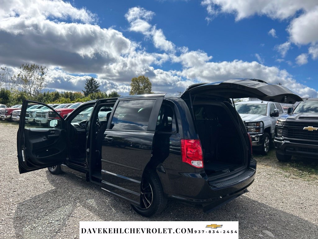Used 2014 Dodge Grand Caravan SXT w/ UConnect Hands-Free Group FWD image 19